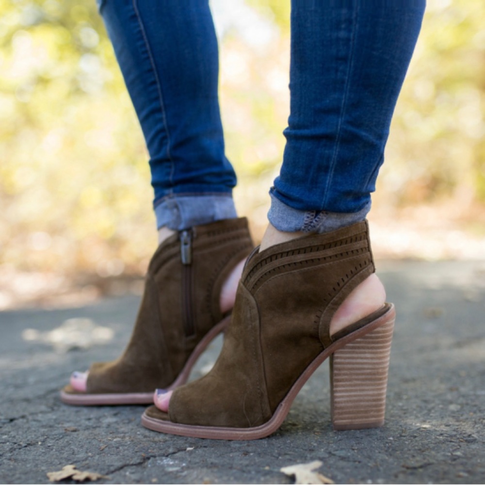 NWOB Black Camuto Koral Peep Toe Bootie
